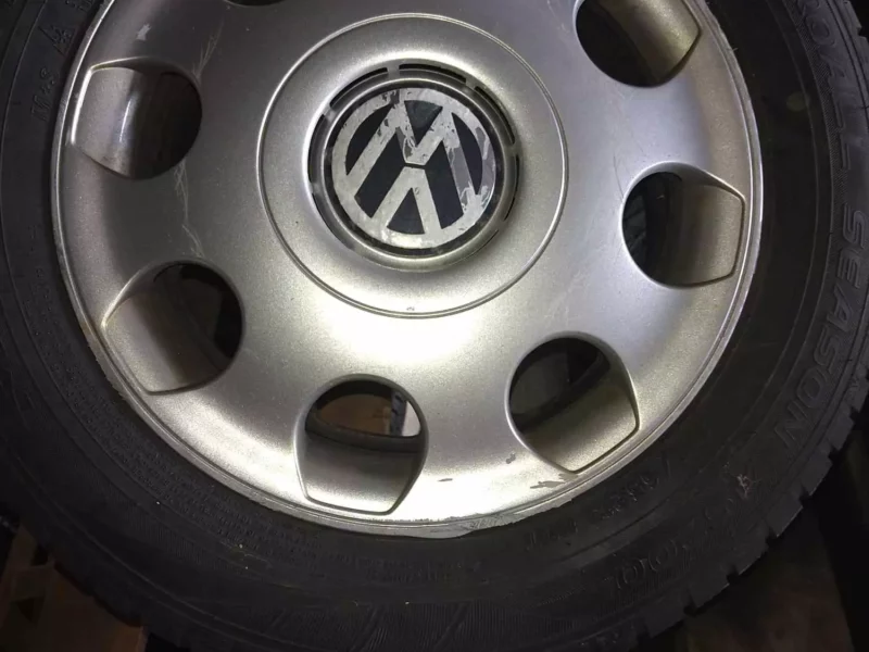 4 jantes VW Polo 4x100 avec pneus hiver neige 175/65r13 bon état