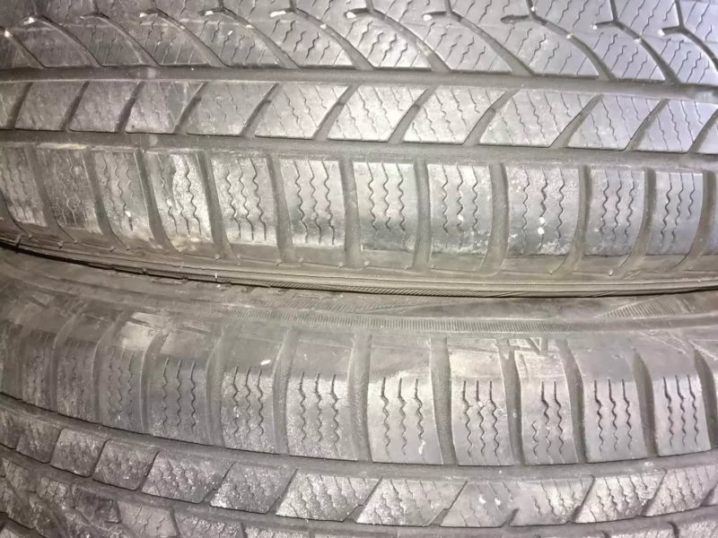 4 jantes VW Polo 4x100 avec pneus hiver neige 175/65r13 bon état